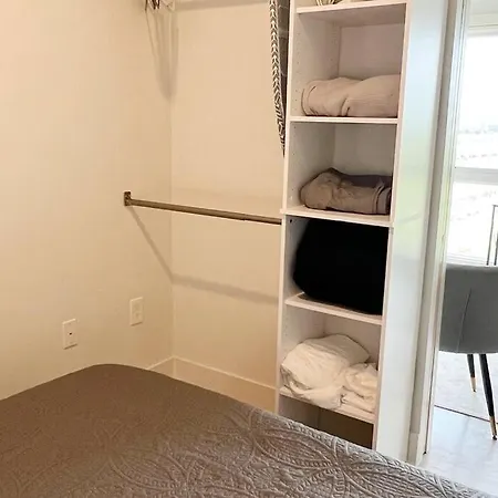 Studio Apartment, Queen Bed, Wifi, Kitchen, Washer & Dryer In Charlotte Exterior photo